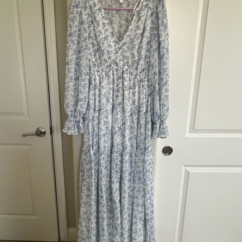 Chic Long Sleeve Floral Dress in Light Blue